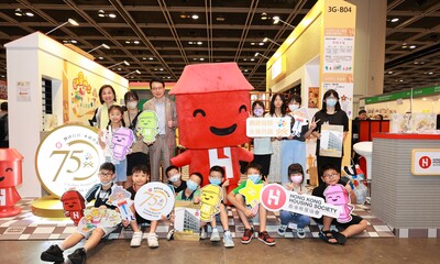 「宅星鬥士」吉祥物定時於房協的書展攤位表演和公眾見面。